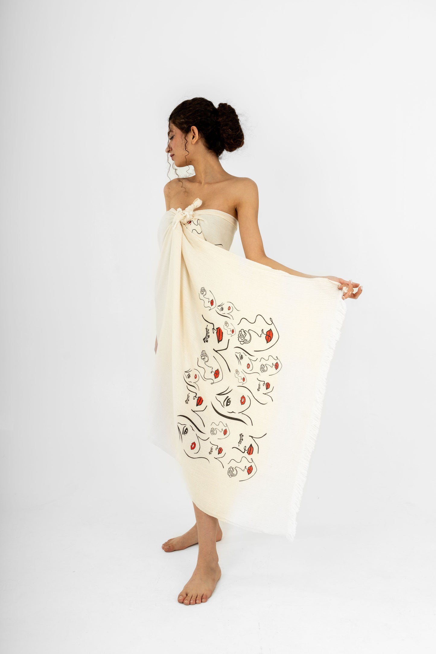 Maia Towel – Modern Artistic Luxury